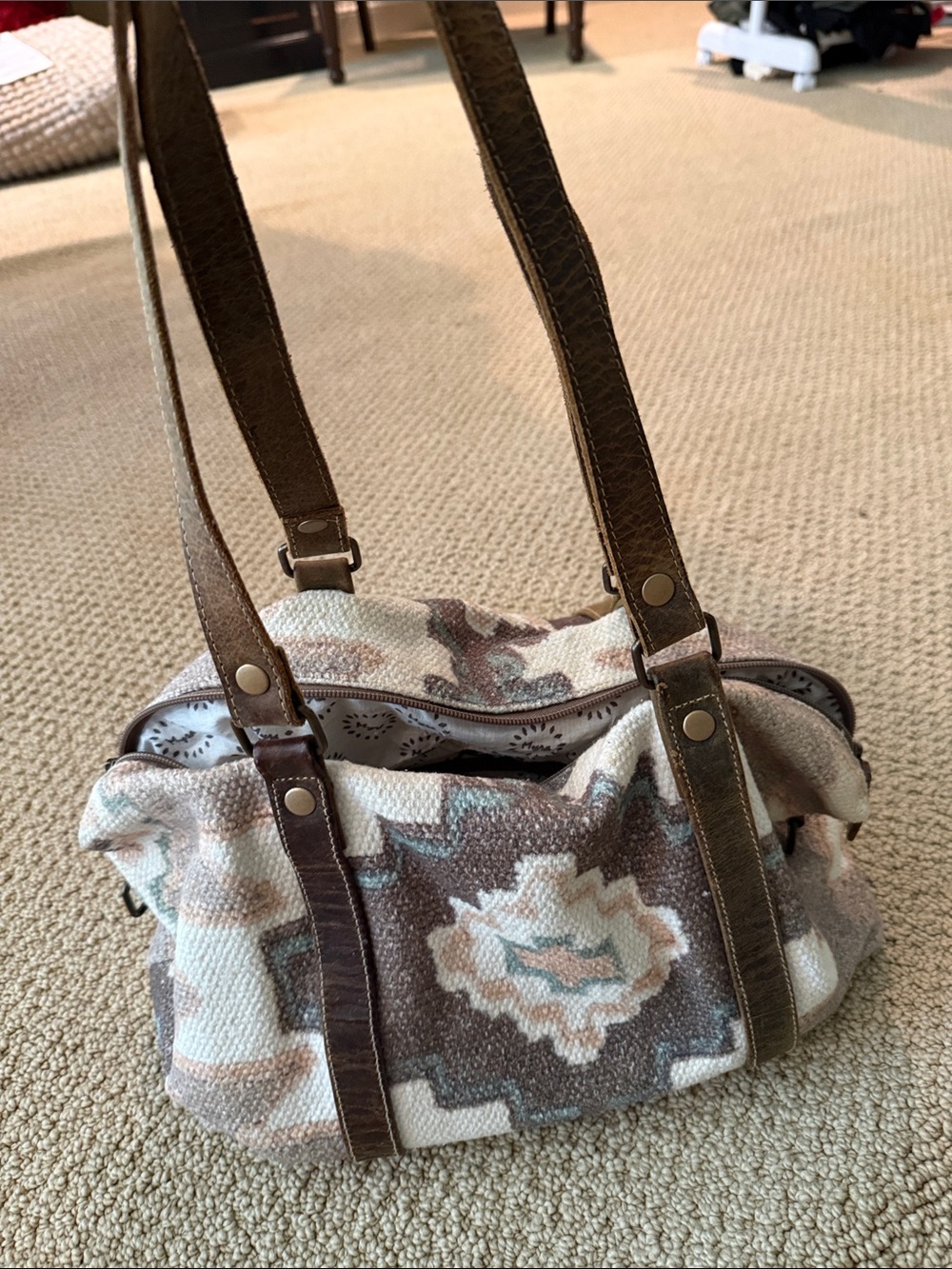 Woven Aztec Pattern small duffle Shoulder Bag in Brown & Cream